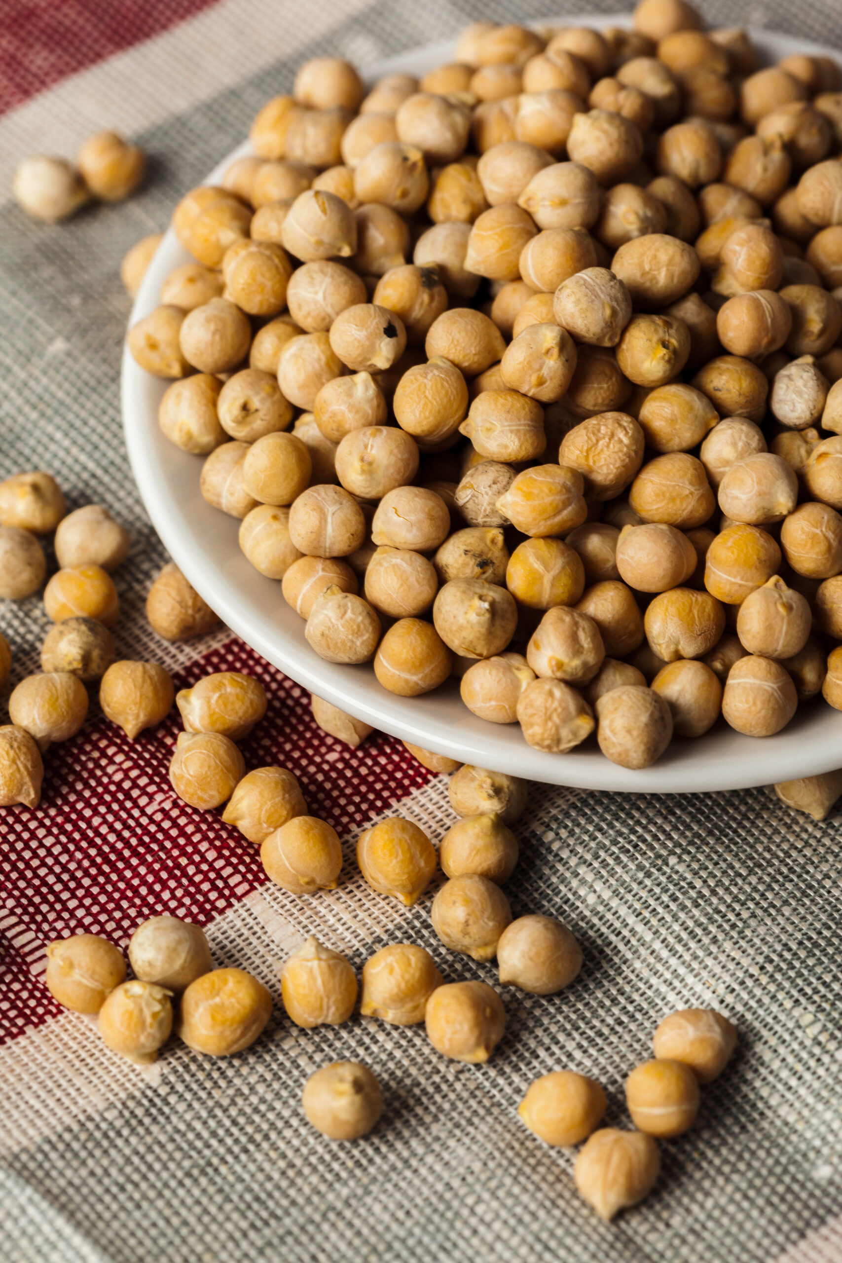 Premium Kabuli chickpeas — creamy, uniform size, export grade