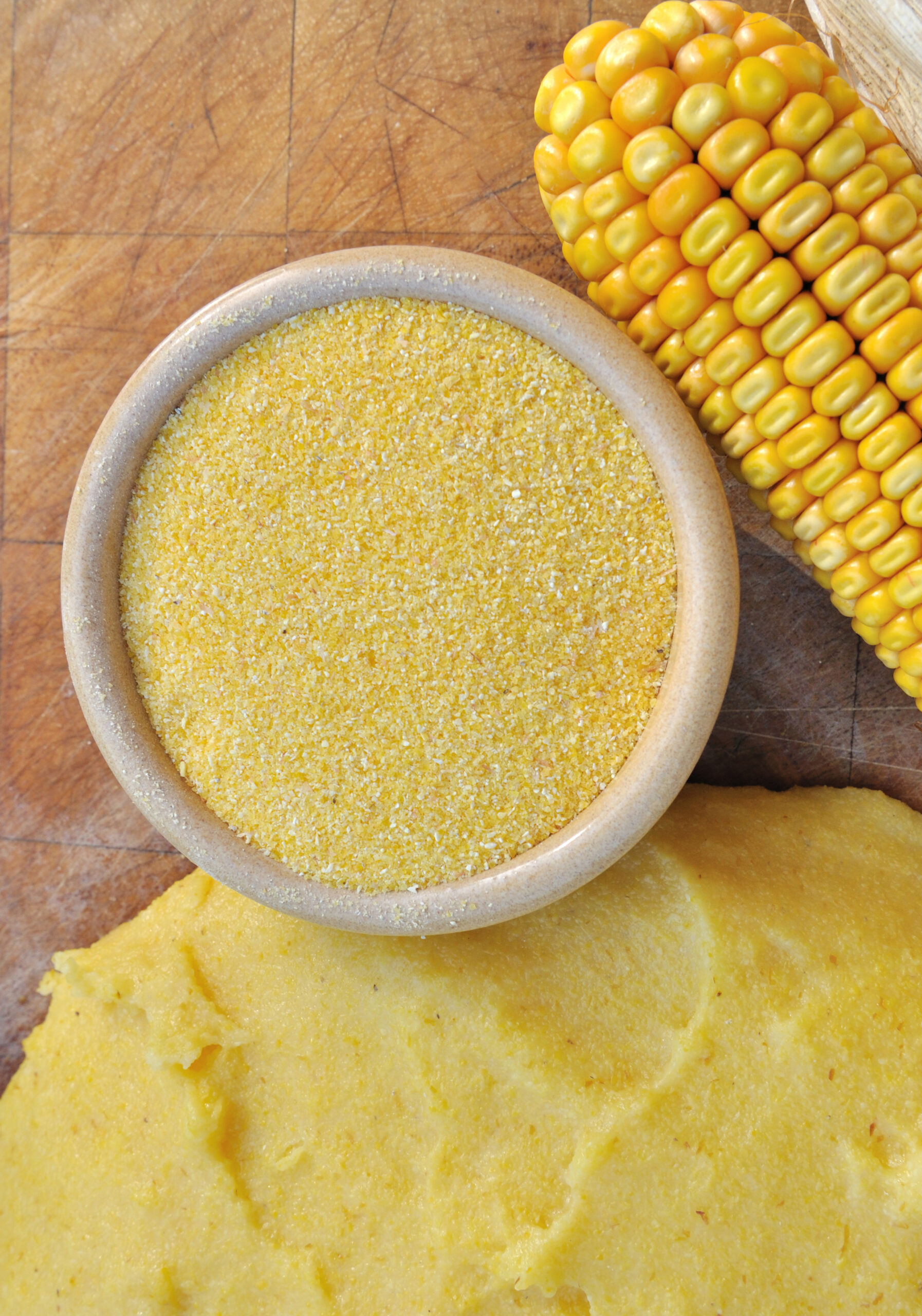 Food-grade corn grits made from milled dent corn, available in white and yellow grades